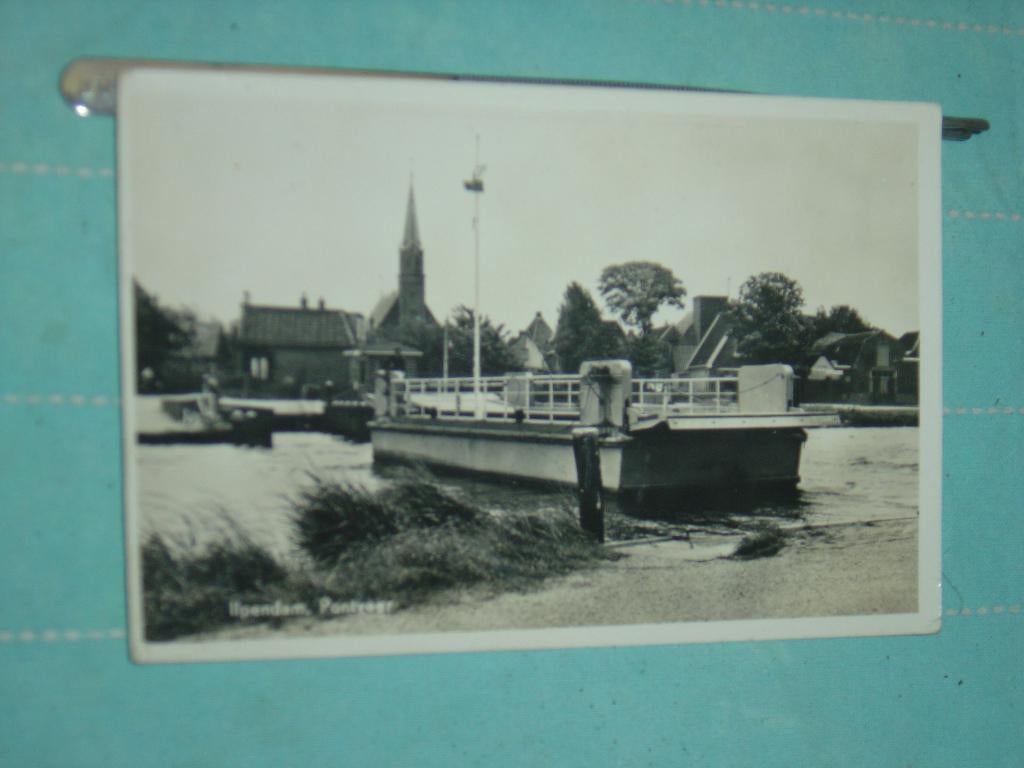 1) Zwart-wit ansichtkaart Ilpendam, Verzenden, 1940 tot 1960, Gelopen, Noord-Holland