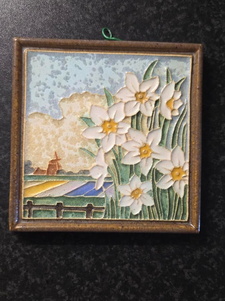 Cloisonné Tegel Porceleyne Fles, Narcissen in bollenveld, Ophalen of Verzenden