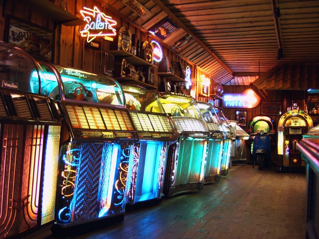 bezoek jukebox museum grote  collectie jukeboxen te koop, Overige merken, Antiek  niet  bekent, 1950 tot 1960, Ophalen of Verzenden