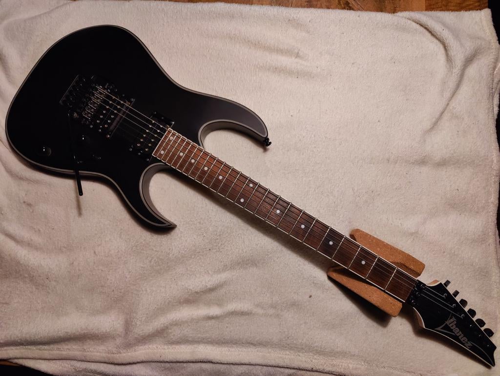 Mooie Ibanez RG320EXZ Flat Black, Muziek en Instrumenten, Ophalen of Verzenden, Zo goed als nieuw, Solid body, Ibanez