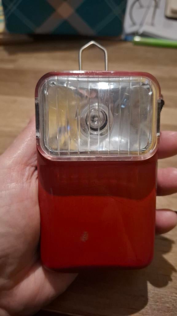 Leuke vintage Rode Zaklamp, Ophalen of Verzenden, Batterij