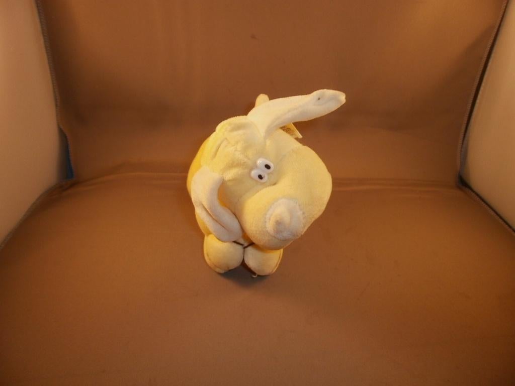 Dan Brechaer plush toy vintage hond geel/wit velours 16 cm, Ophalen of Verzenden, Zo goed als nieuw, Hond