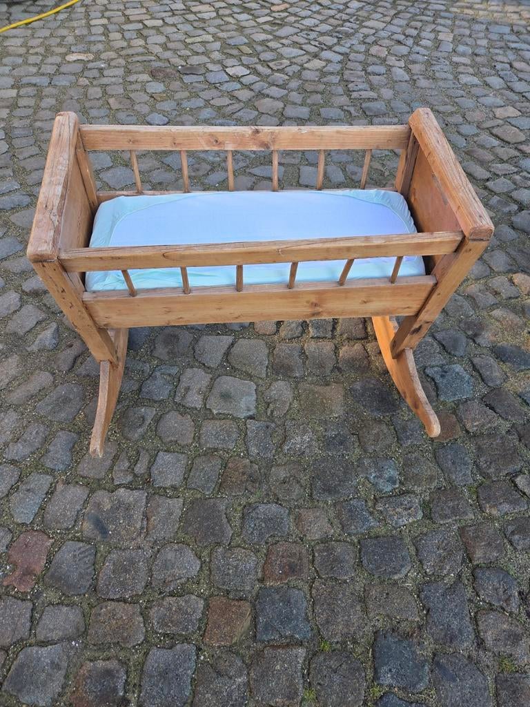 Oude houten schommelwieg, Ophalen, Gebruikt, Wieg