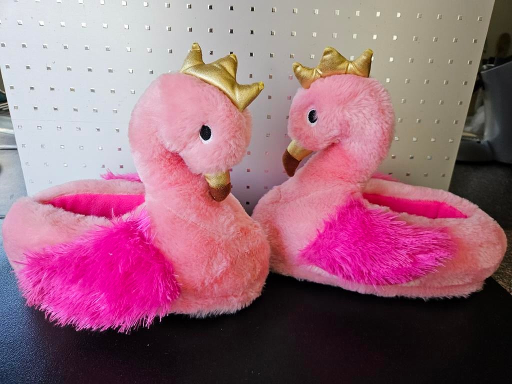 Zgan superleuke roze flamingo sloffen mt 36/37, Ophalen of Verzenden, Zo goed als nieuw, Meisje, Overige typen