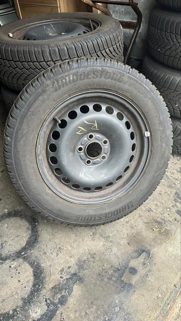 Bridgestone Blizzak 215/60R16, Ophalen, 16 inch, Winterbanden, Band(en)