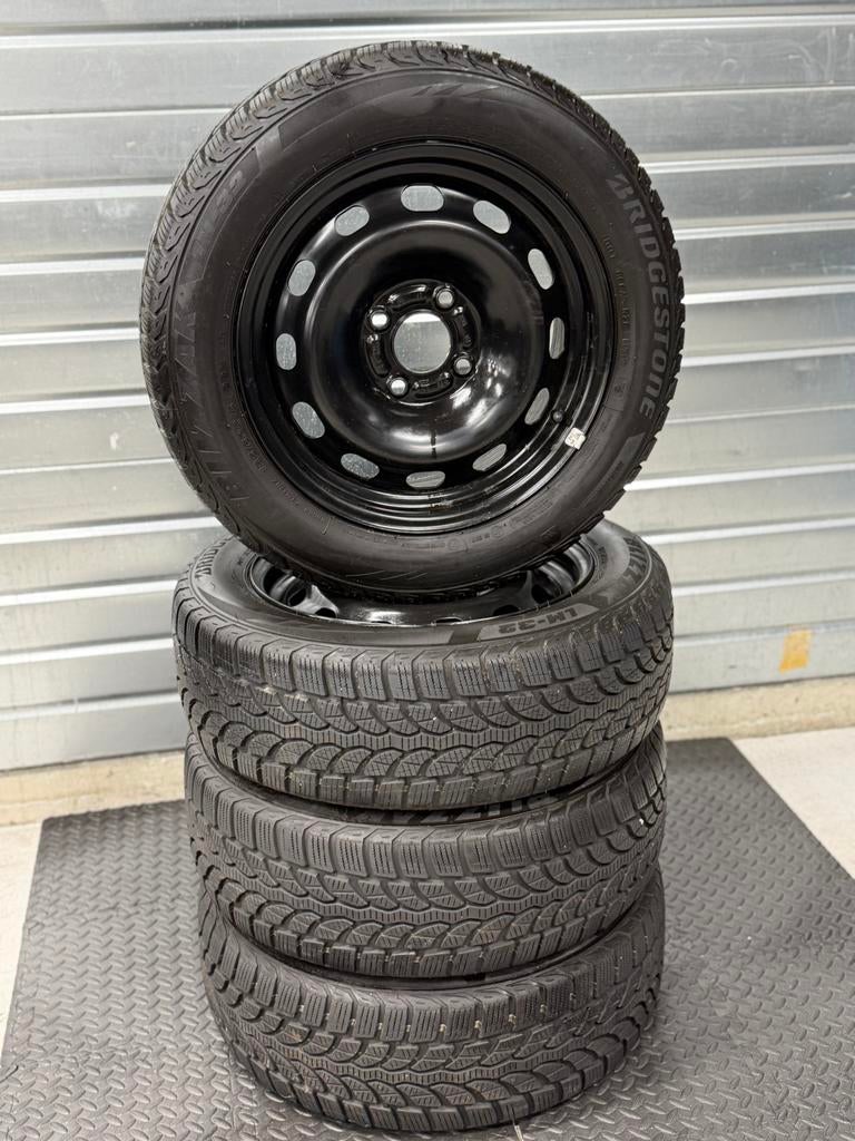 Ford winter Bridgestone 185 60 15, Auto-onderdelen, Banden en Velgen, Ophalen, 15 inch, 185 mm, Band(en)