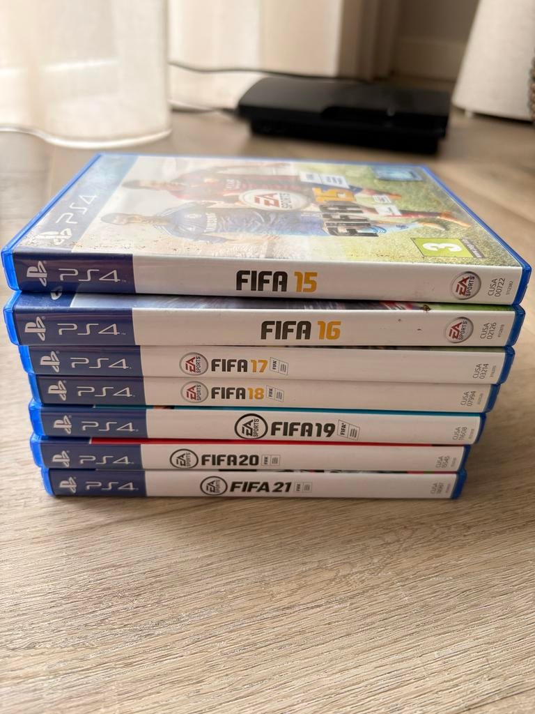 FIFA 15 t/m 21 - PS4 Games, Ophalen of Verzenden, Gebruikt, Met games