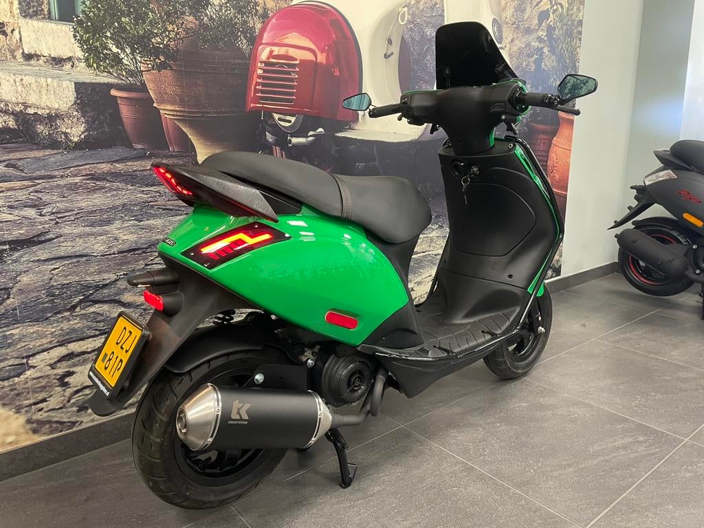 Groot aanbod piaggio zips zowel nieuw als gebruikt., Fietsen en Brommers, Scooters | Piaggio, Ophalen, Zo goed als nieuw, Elektrisch