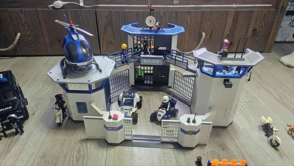 Playmobil Politiebureau & Politieauto's - Complete Set, Kinderen en Baby's, Speelgoed | Playmobil, Ophalen of Verzenden, Zo goed als nieuw