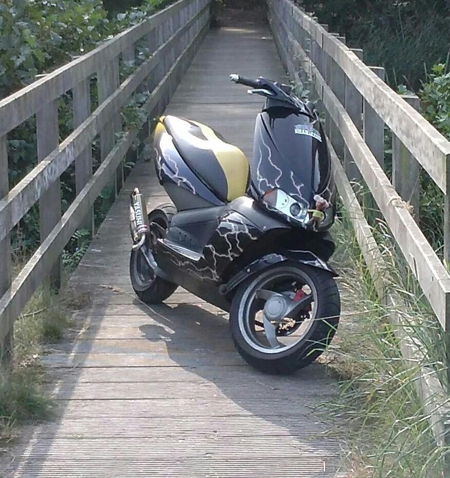 Aprillia area 51 70cc, Fietsen en Brommers, Scooters | Yamaha, Zo goed als nieuw, Overige modellen, Maximaal 45 km/u, Tweetakt