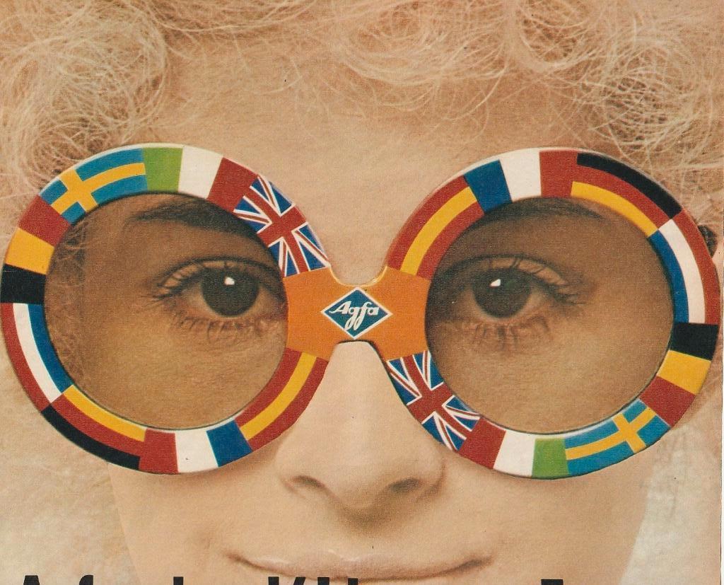 Retro reclame 1972 Agfa kleurenfilm vrouw met bril, Verzenden, Overige typen