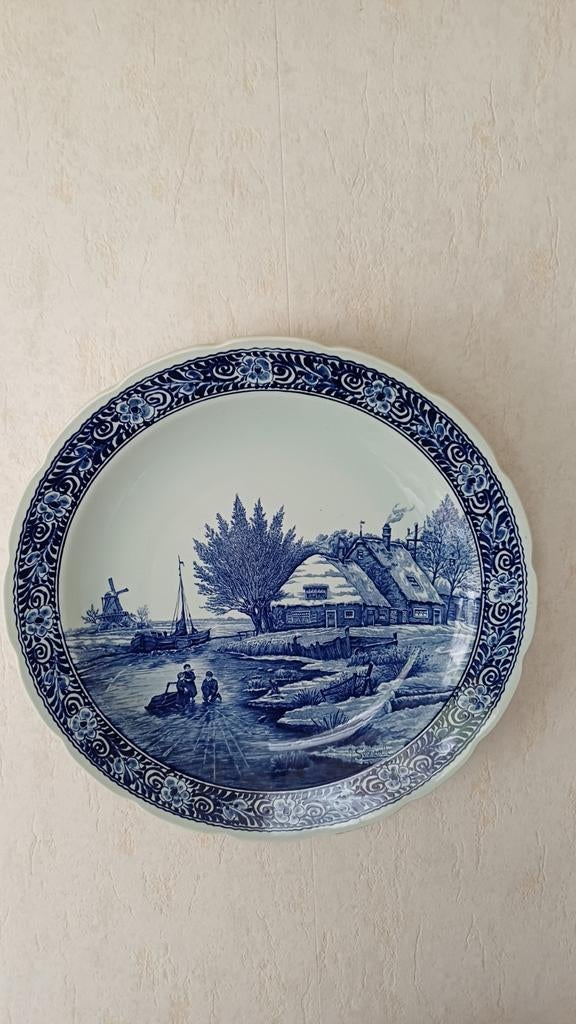 Groot Delfts blauw wandbord 40 cm – Royal Sphinx Maastricht, Antiek en Kunst, Ophalen of Verzenden