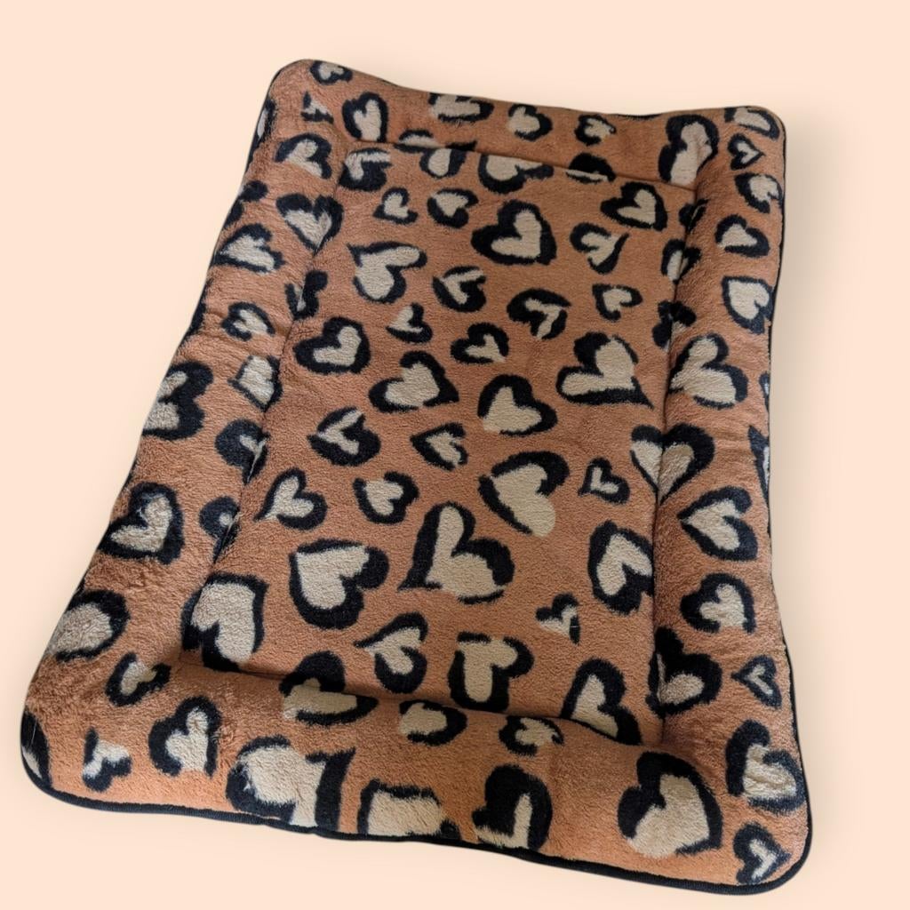 Luxe Huisdierbed met Hartjes - 72 x 52 cm, Dieren en Toebehoren, Hondenmanden, Ophalen of Verzenden, Zo goed als nieuw, Pluche