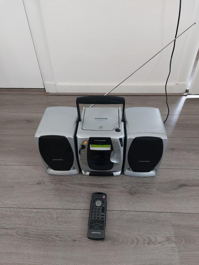 Grundig cdm 700 draagbare  radio cd cassette, Ophalen of Verzenden