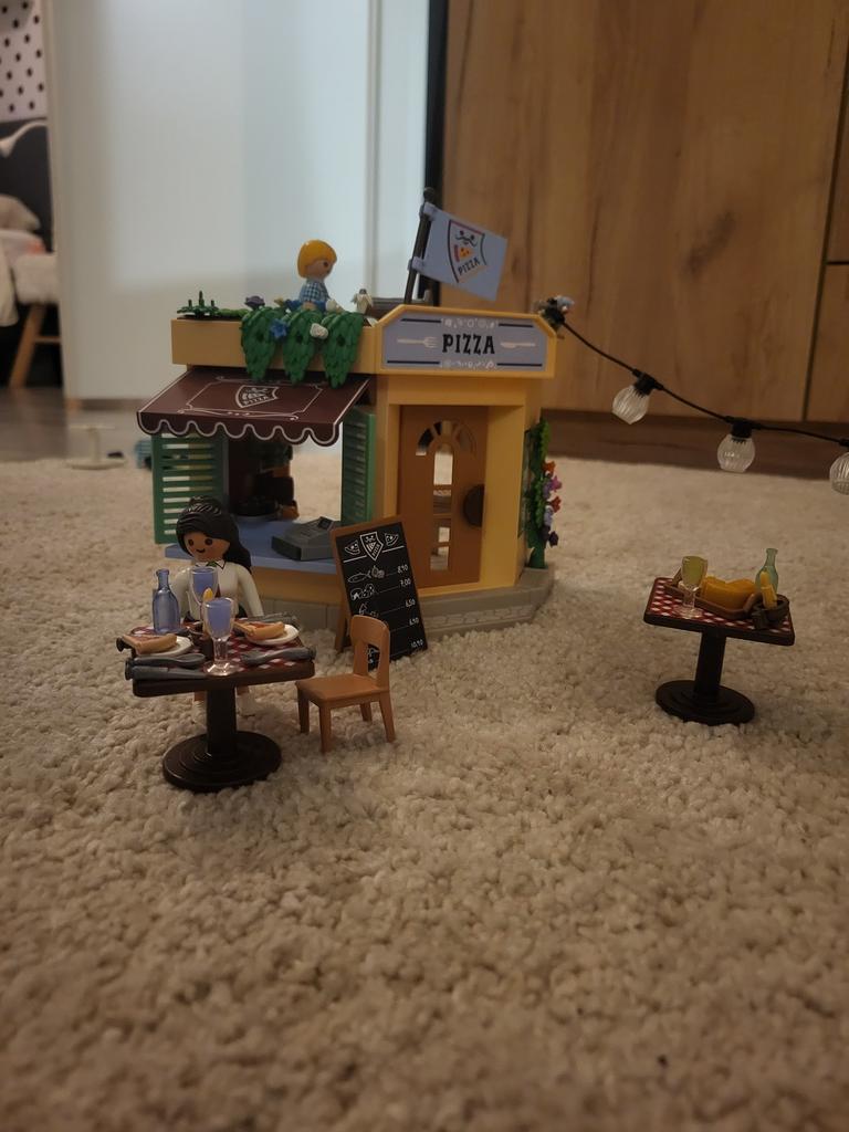 Playmobil Pizzeria met terras 70336, Ophalen of Verzenden, Zo goed als nieuw, Poppenhuis