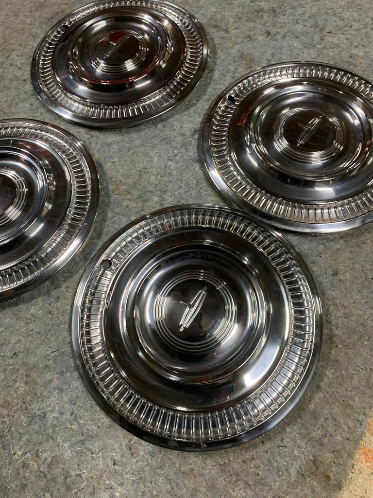 Set wieldoppen hubcaps 1963 Oldsmobile Starfire 14”., Ophalen of Verzenden, Gebruikt, Oldsmobile