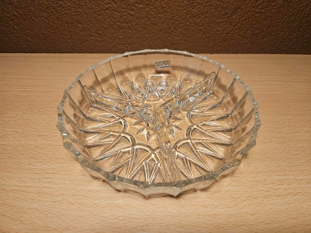 Deze Veropa kristallen hapjesschaal met drie vakken. Veropa, Antiek en Kunst, Antiek | Glas en Kristal, Ophalen of Verzenden