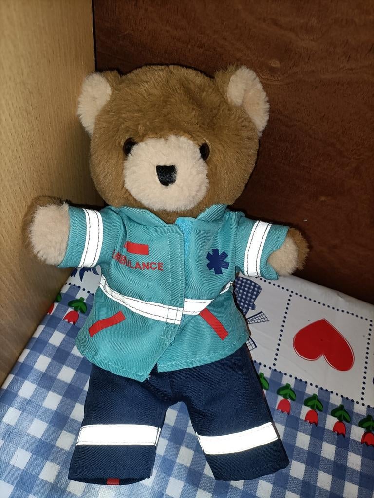 Ambulance beer knuffel Good Bears of the world 30 cm groot, Ophalen of Verzenden, Zo goed als nieuw, Beer