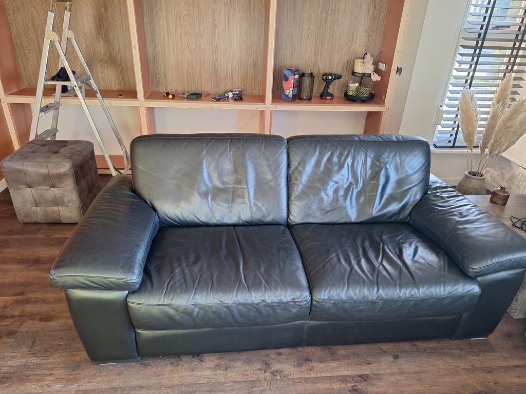 2 leren banken in goede staat - Zwart en Beige, Ophalen, Gebruikt, 150 tot 200 cm, Tweepersoons