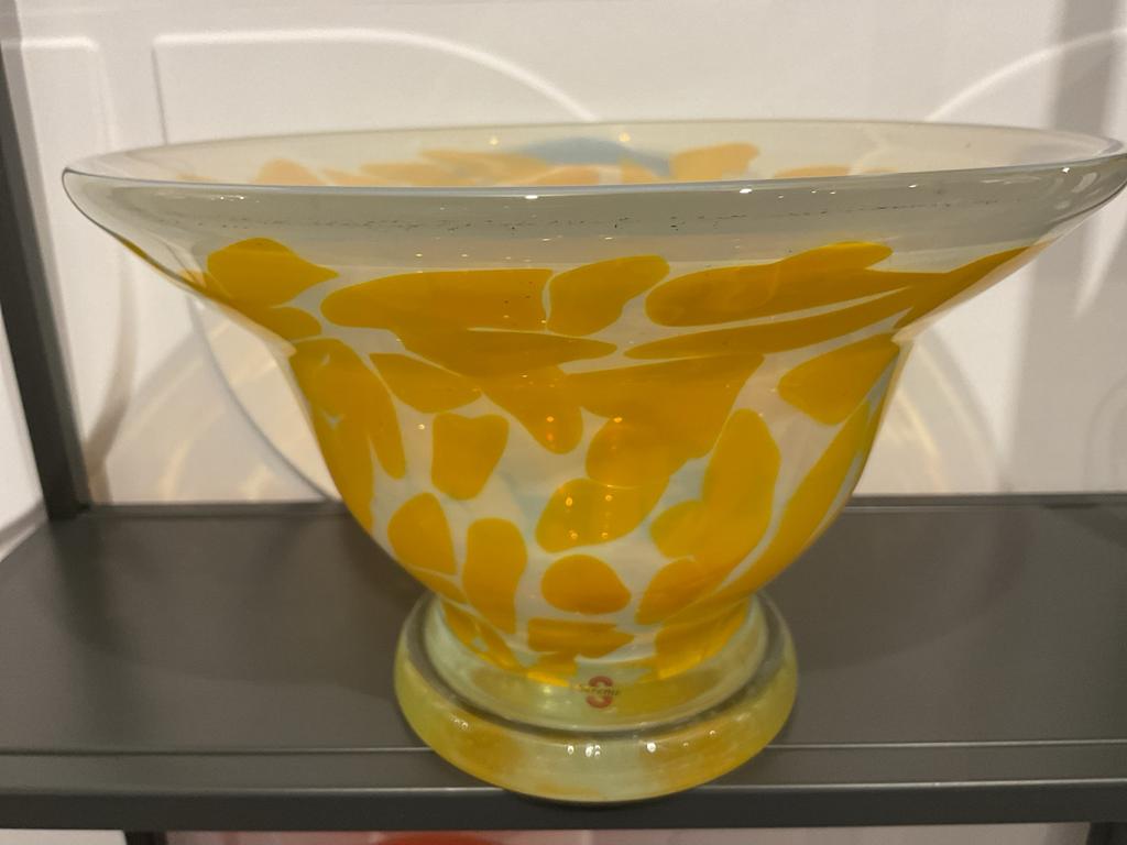 Decoratieve glazen schaal met geel patroon, Ophalen of Verzenden
