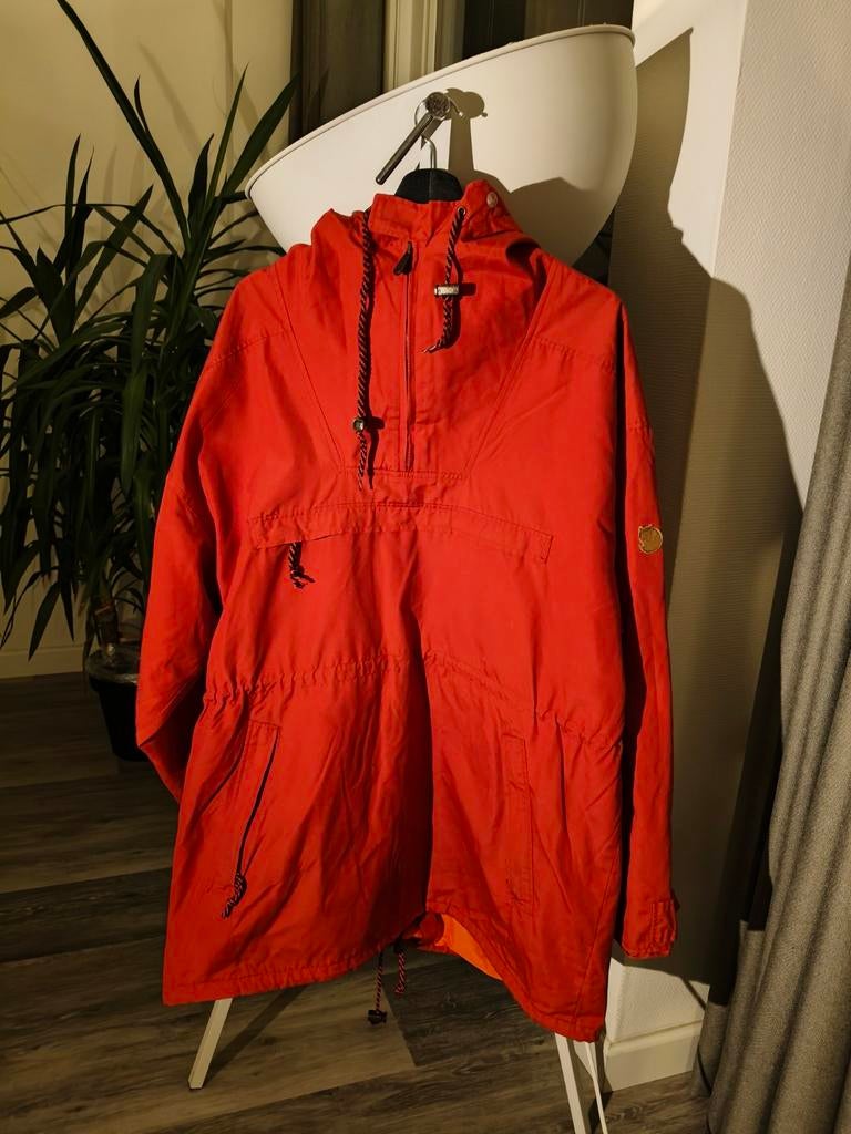 Vintage Fjällräven Anorak - Klassiek Rood Outdoor Jack, Maat 38/40 (M), Ophalen of Verzenden, Fjällräven, Gedragen