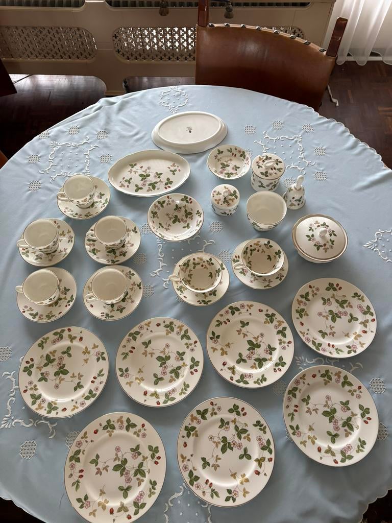 Wedgwood Wild Strawberry servies (33pcs), Ophalen of Verzenden