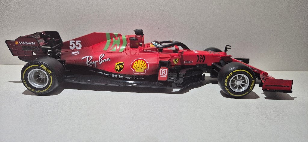 F1 Ferrari SF21 Mission Winnow Carlos Saintz Boxed 1/18, Hobby en Vrije tijd, Modelauto's | 1:18, Ophalen of Verzenden, Nieuw