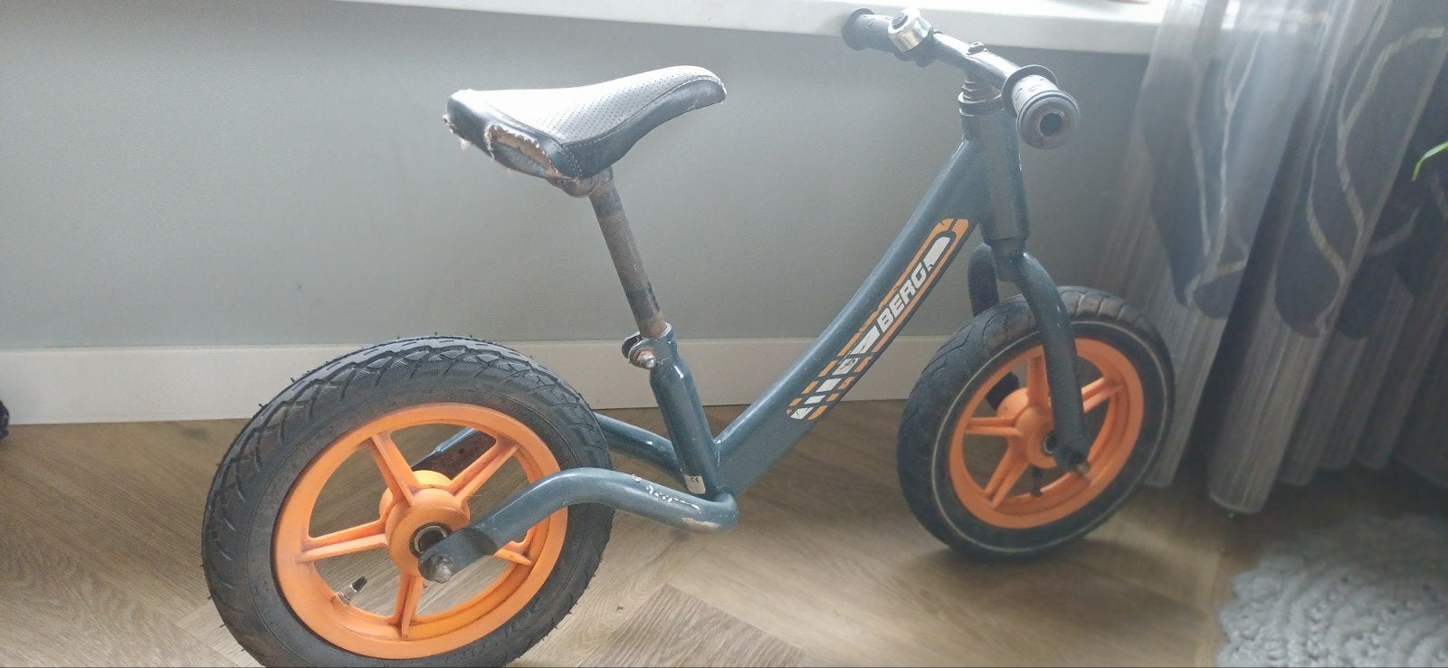 BERG loopfiets met nieuwe handvaten en banden 12.5 inch, Fietsen en Brommers, Fietsen | Kinderfietsjes, Ophalen of Verzenden, Gebruikt