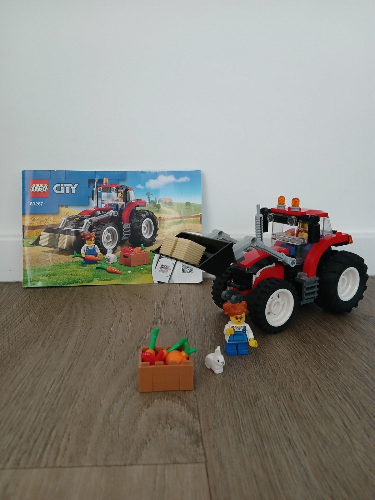 LEGO City Tractor 60287 met minifiguur en accessoires, City, Lego, Ophalen of Verzenden, Zo goed als nieuw