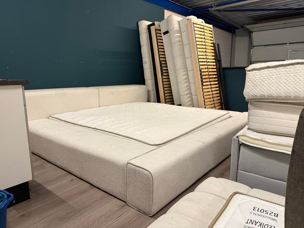 Boxspring 180x200 Ledikant met luxe matras, Beige, Nieuw, Ophalen of Verzenden, 180 cm