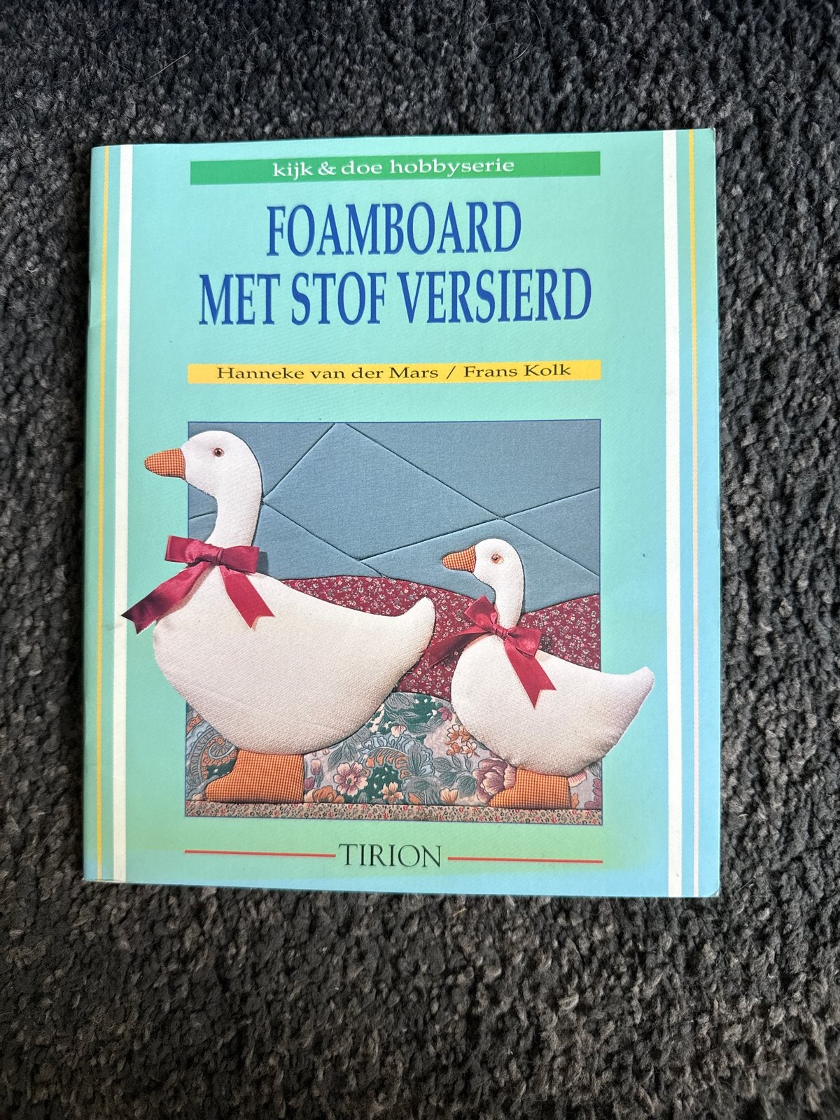 Foamboard met stof versierd - Kijk & Doe Hobbyserie, Ophalen of Verzenden, Zo goed als nieuw, Overige onderwerpen