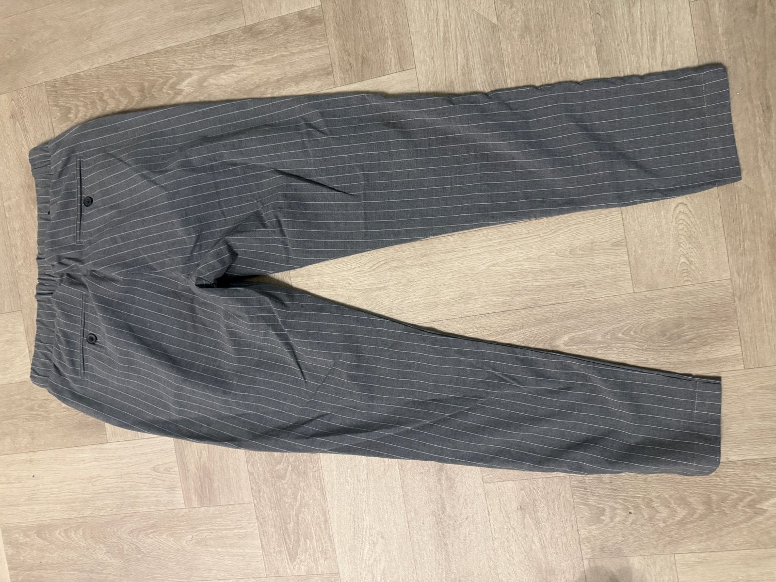 The Sting Distrikt Nørrebro pantalon - Maat M, Kleding | Heren, Verzenden, Gedragen, Maat 48/50 (M), Grijs
