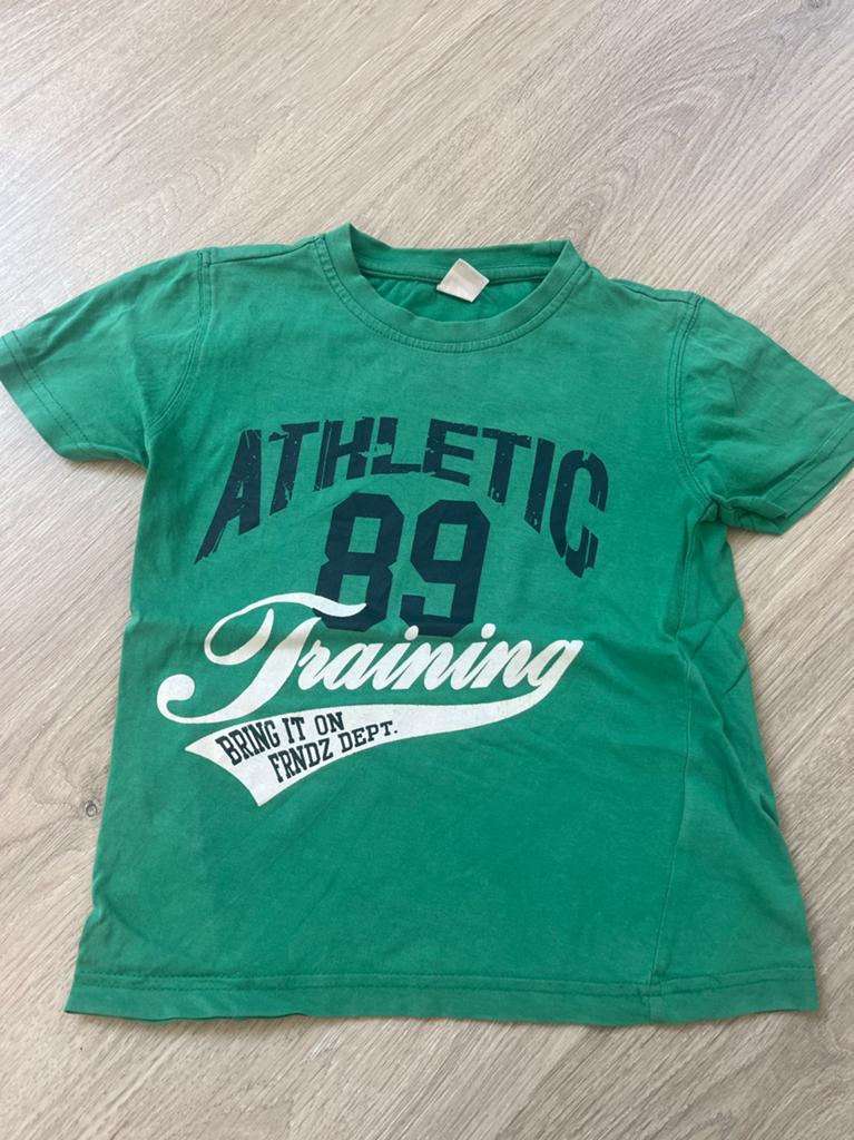 Groen T-shirt met opdruk - Frendz. Maat 110. Nu 2,50, Kinderen en Baby's, Kinderkleding | Maat 110, Ophalen of Verzenden, Zo goed als nieuw