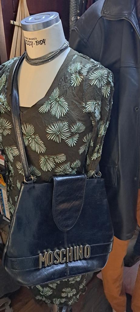 Vintage Moschino Schoudertas Zwart Leer, Gebruikt, Via Delle Industrie 12, 20020, Paderno Dugnano (MI), Italië, Schoudertasje