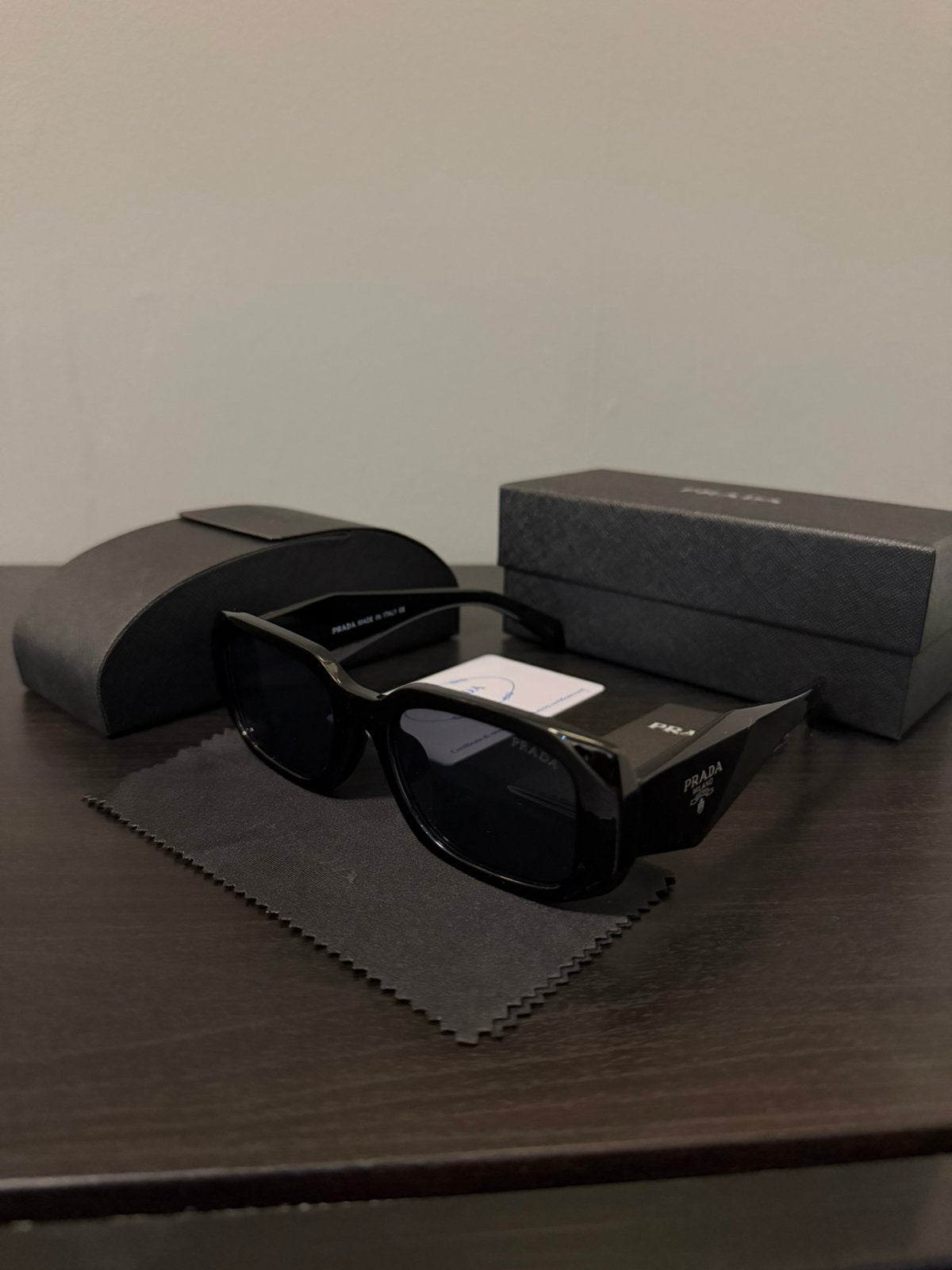 Prada zonnebril unisex, Sieraden, Tassen en Uiterlijk, Ophalen of Verzenden, Zo goed als nieuw, Zwart, Overige merken