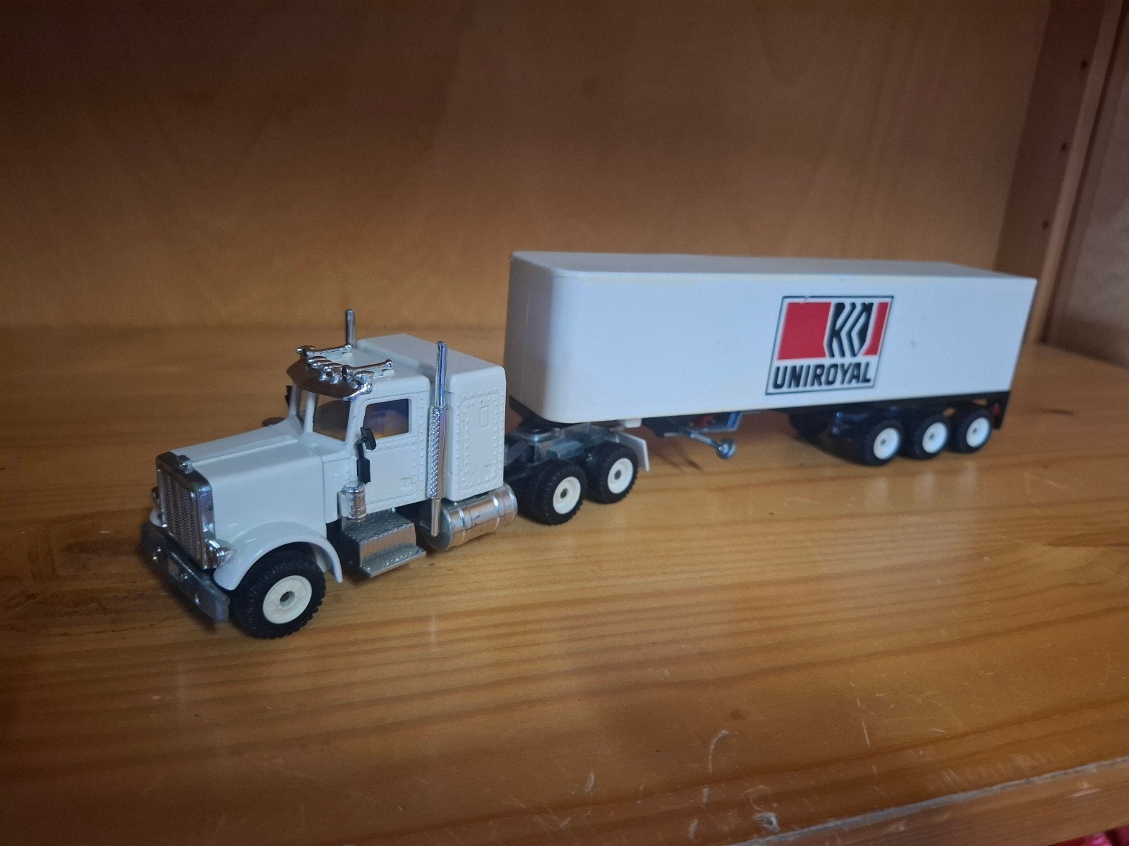 Siku Peterbilt Uniroyal Vrachtwagen met Oplegger, Hobby en Vrije tijd, Modelauto's | 1:50, Ophalen of Verzenden, Gebruikt
