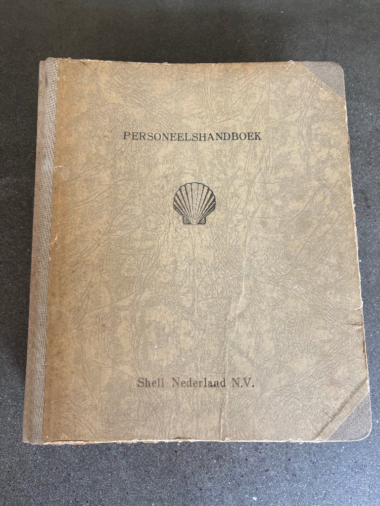 SHELL personeelshandboek 1948, Ophalen of Verzenden, 20e eeuw of later, Gelezen