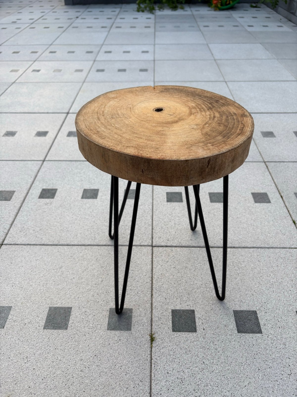 Houten bijzettafel met metalen poten, Huis en Inrichting, Ophalen, Minder dan 45 cm, Minder dan 55 cm, Rond