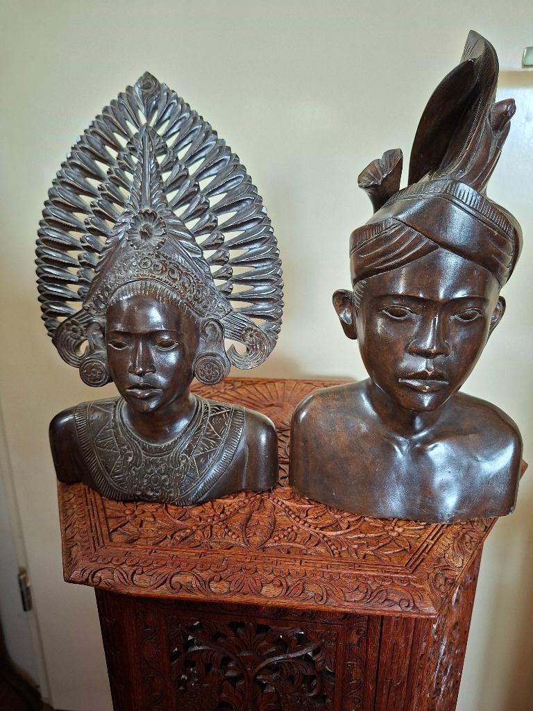 Set 2 art deco houtsnijwerk bustes Bali Indonesie, Ophalen, Groep mensen, Art deco, Buste