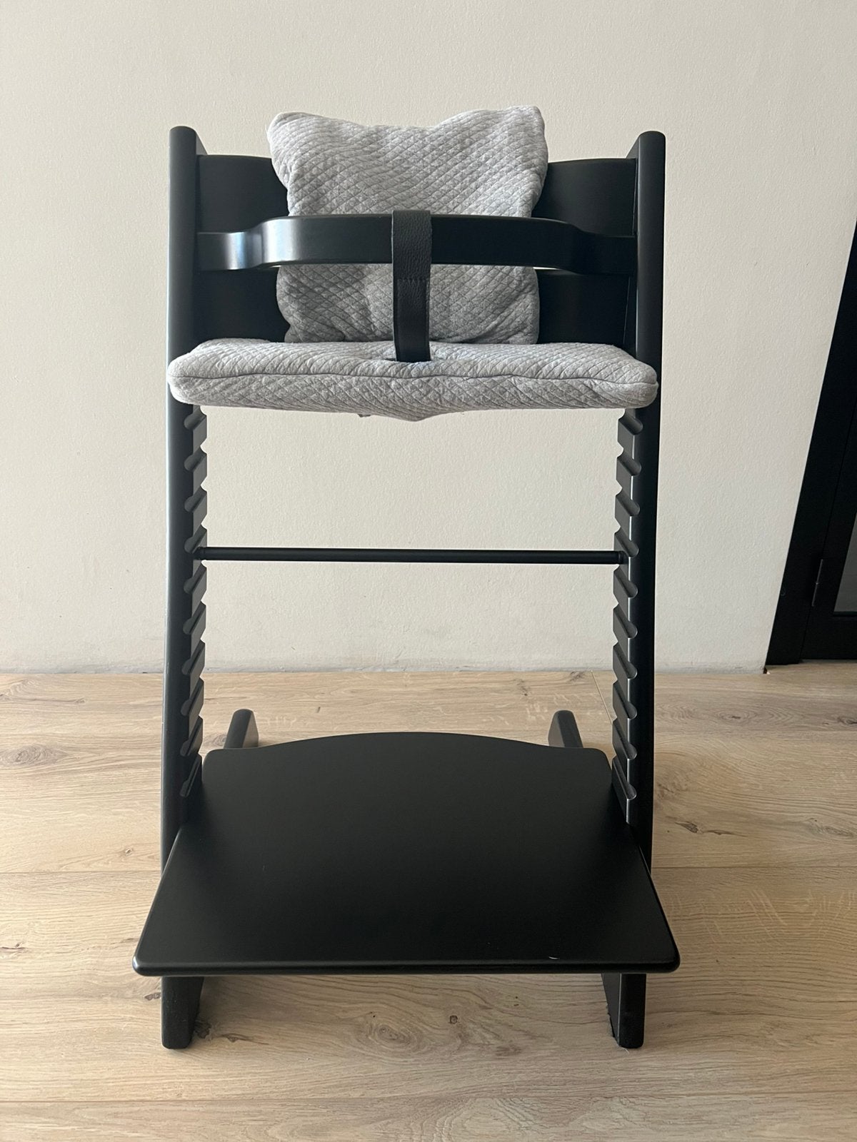 Zwarte Stokke Tripp Trapp Stoel + Baby Verkleinset ZGAN, Ophalen, Zo goed als nieuw, Meegroeistoel, Stoelverkleiner