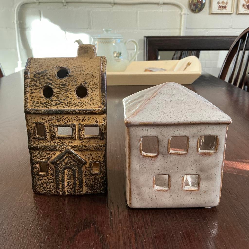 2 keramiek waxinelicht huisjes.🏠 🏠 🕯️🕯️Vintage.Samen €15, Ophalen of Verzenden, Zo goed als nieuw, Overige materialen, Minder dan 25 cm