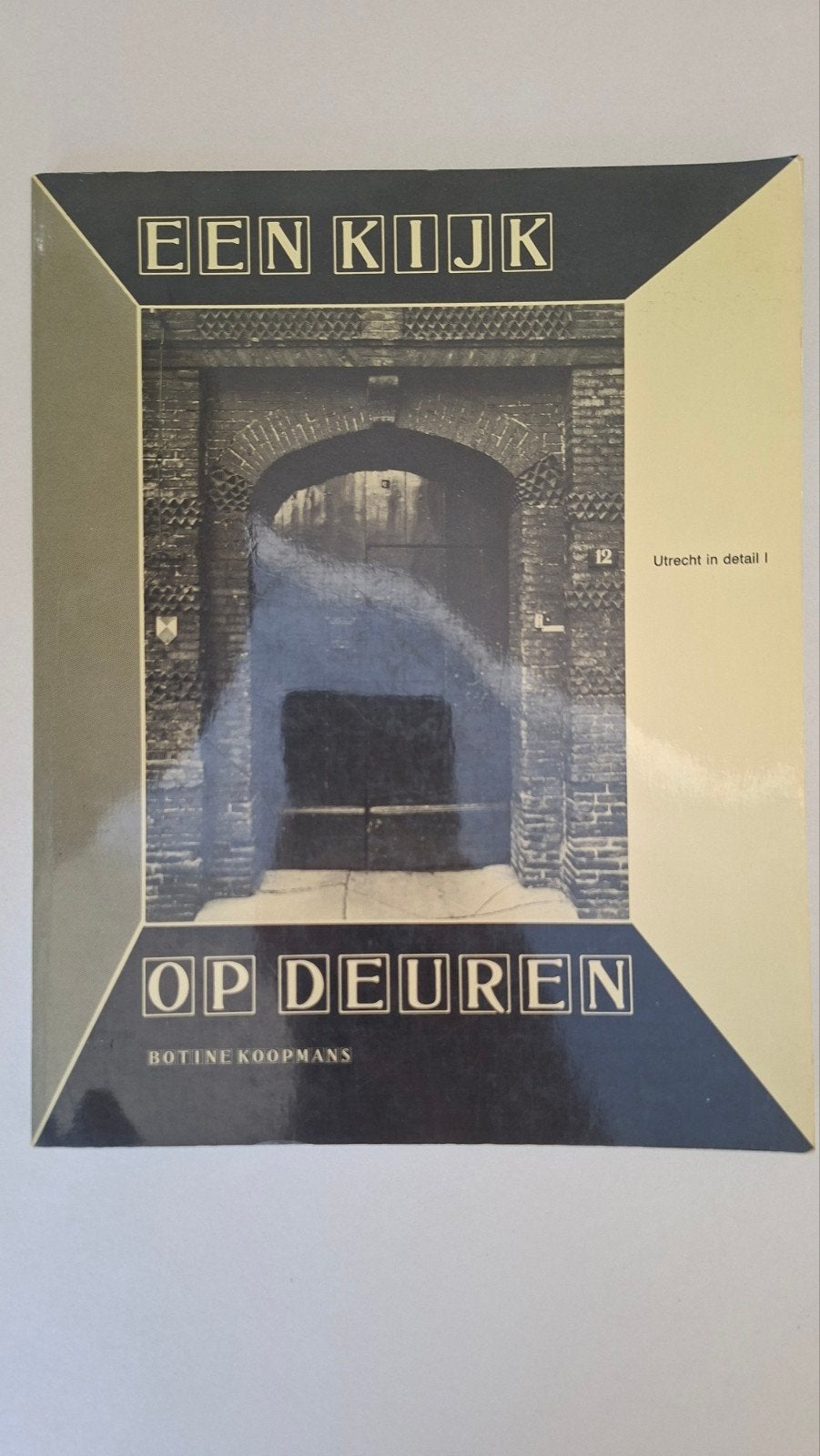 Een Kijk Op Deuren - Utrecht in detail (Botine Koopmans), Ophalen of Verzenden, Zo goed als nieuw, Overige onderwerpen, Botine Koopmans