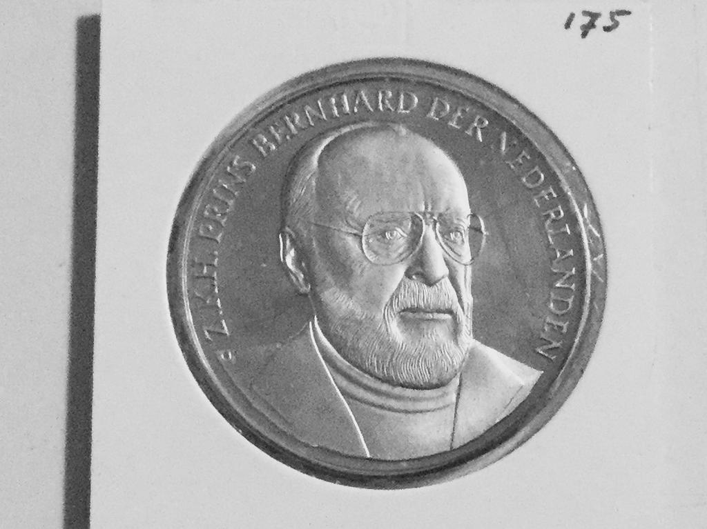 Memoria Prins Bernhard 1911-2004, Postzegels en Munten, Ophalen of Verzenden, Overige materialen