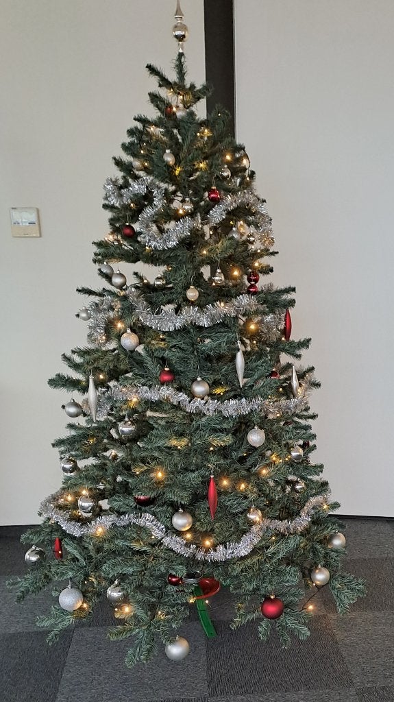 Kunstkerstboom blauwspar 2,1 meter hoog, Diversen, Kerst, Zo goed als nieuw, Ophalen of Verzenden