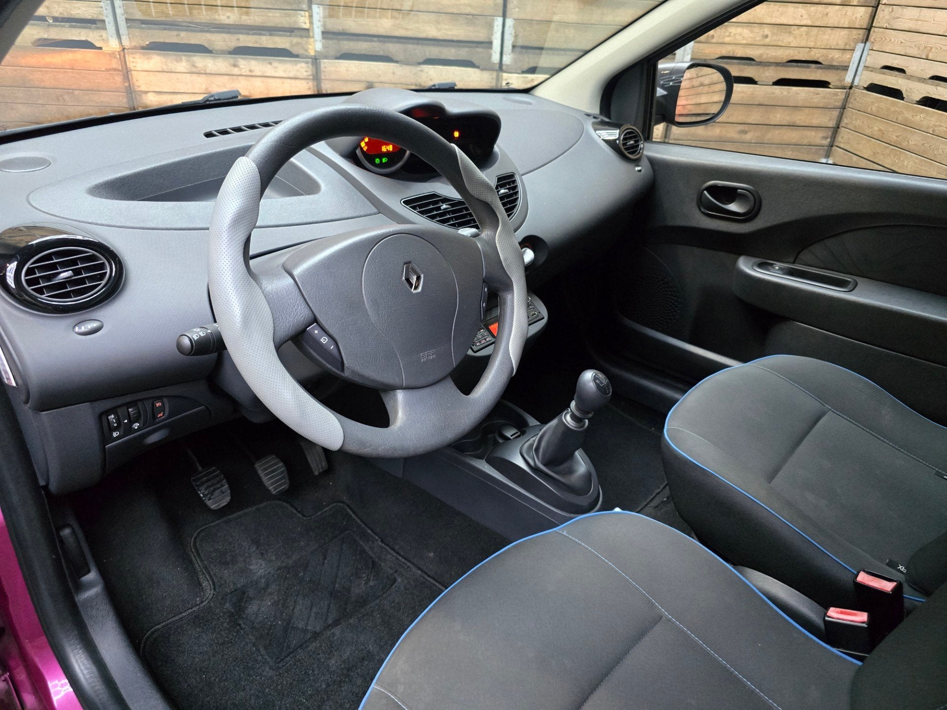 Renault Twingo 1.2 16V Collection Airconditioning Cruisecont, Auto's, Renault, Voorwielaandrijving, Gebruikt, Zwart, Metallic lak