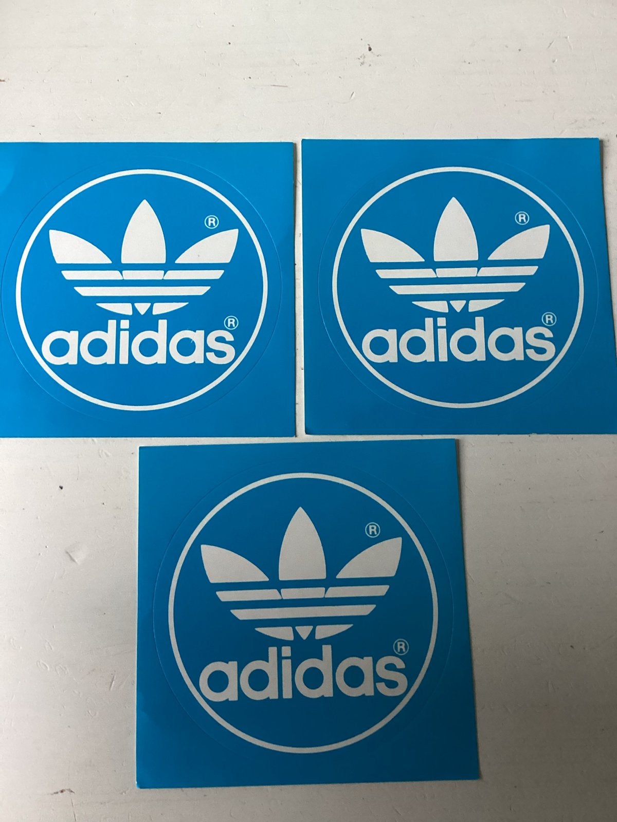 3 ronde stickers Adidas logo, Verzenden, Zo goed als nieuw, Merk