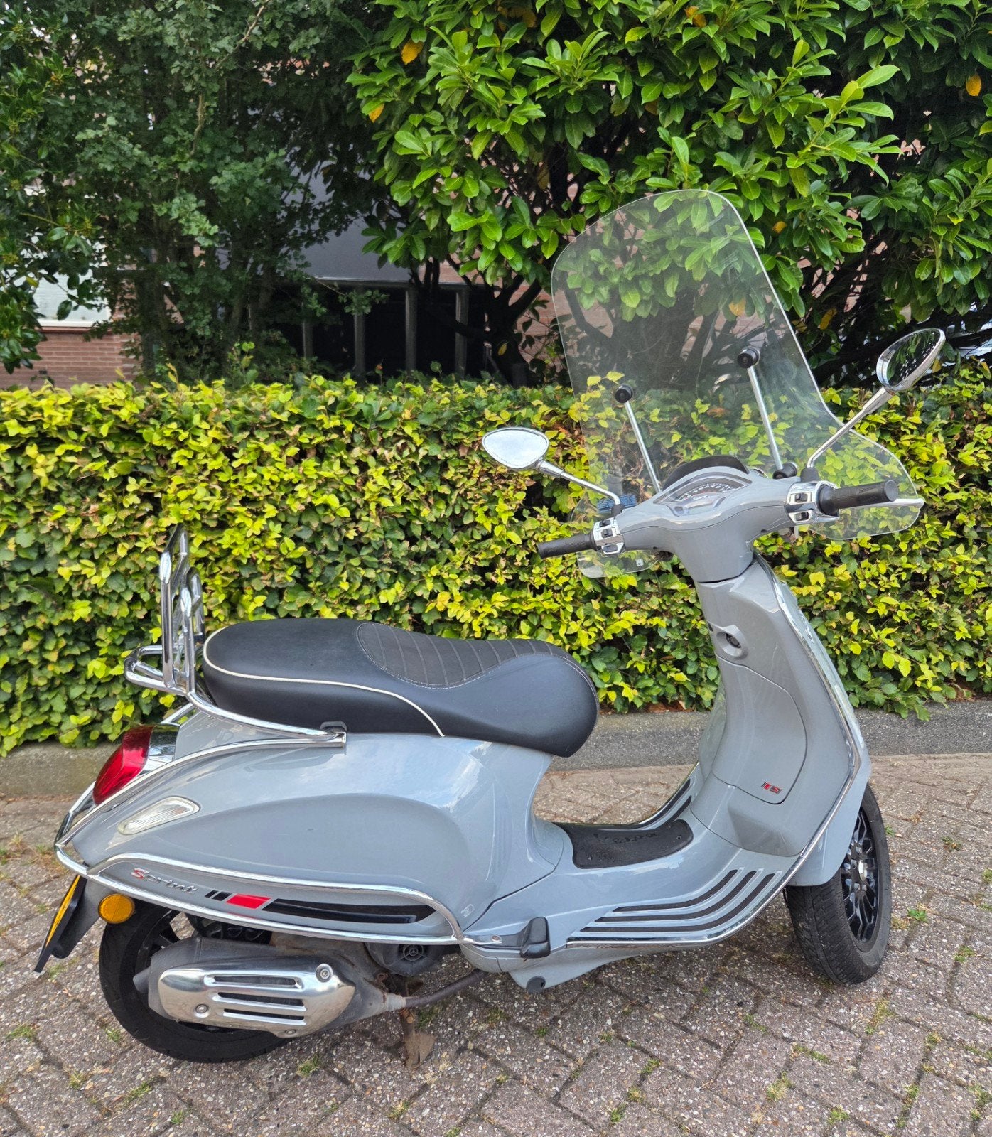 Vespa Sprint 50cc (2019) - Nardo Grey - Geel Kenteken, Fietsen en Brommers, Scooters | Vespa, Ophalen, Gebruikt, Maximaal 45 km/u