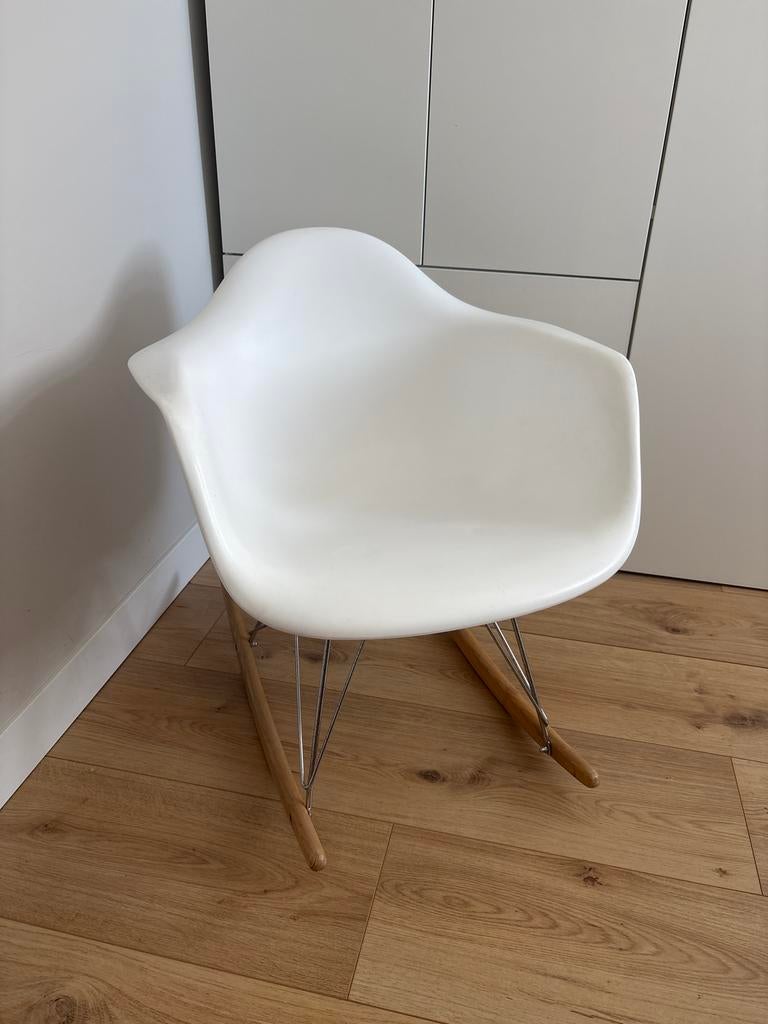 Witte schommelstoel - Modern design, Huis en Inrichting, Ophalen, Wit, Zo goed als nieuw, Eén