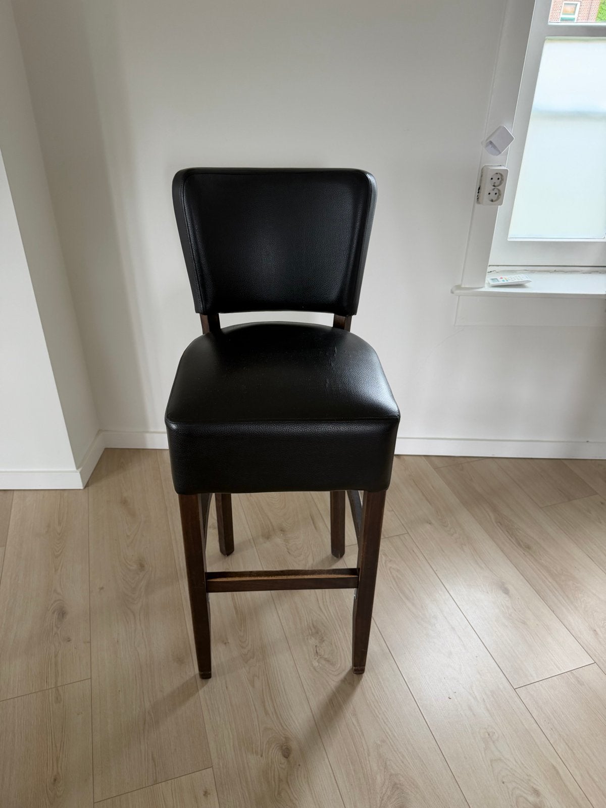 Stijlvolle barkrukken met rugleuning, Huis en Inrichting, Barkrukken, Ophalen, Gebruikt, Met voetsteun, Hout