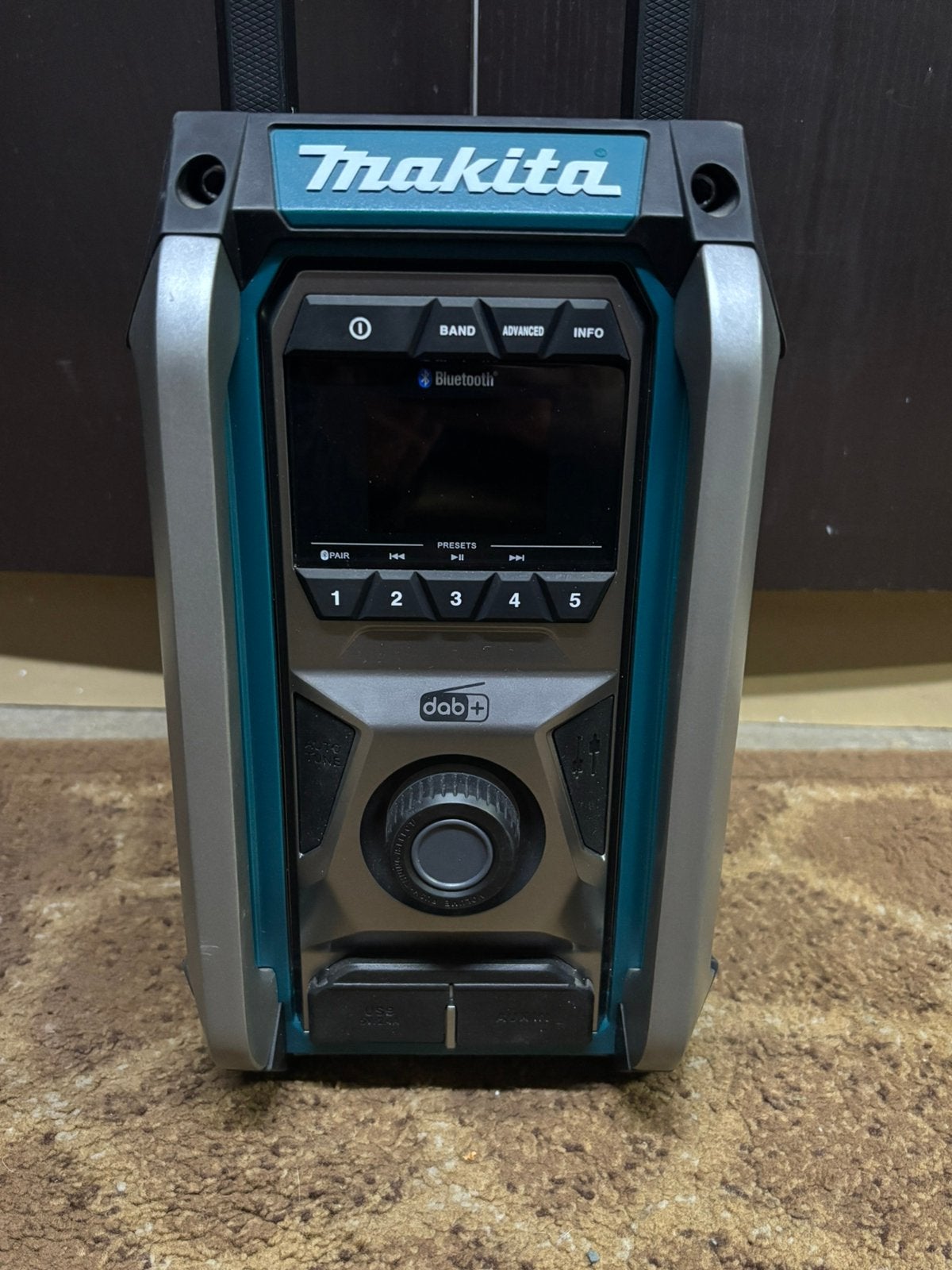 Makita bouwradio MR007G DEFECT Nieuwstaat., Ophalen of Verzenden, Zo goed als nieuw, Bouwradio